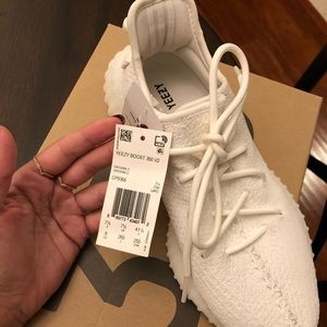 Yeezy Boost 350 V2 Triple White